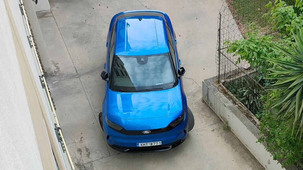  To Ford Capri αν και 4,6 μέτρα μήκος, έχει κύκλο στροφής μόλις 9,7 μ. και έτσι είναι πανεύκολο να ελιχθείς ακόμα και μέσα σε πυλωτές.